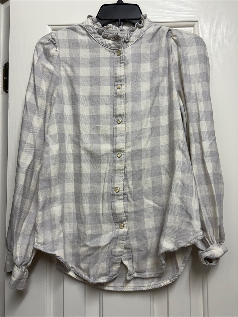 GAP ruffled Collar Gray & White Plaid Button-Down Shirt